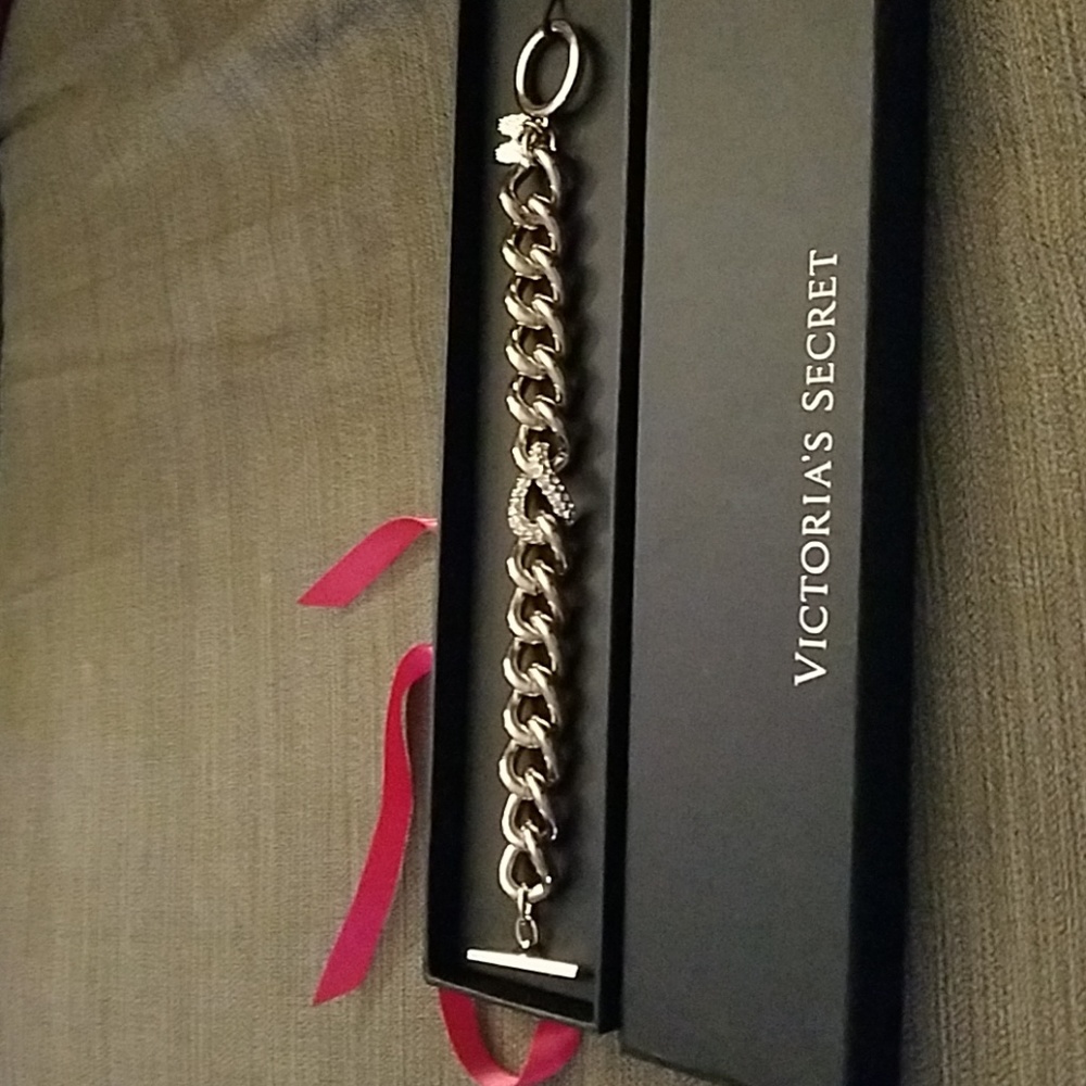 VICTORIA'S SECRET Gold and Pave' diamond bracelet
